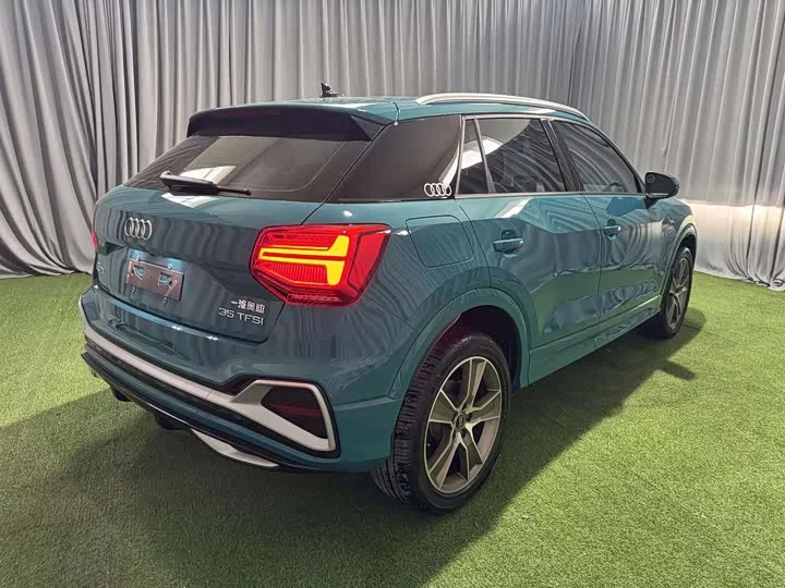 Audi Q2L