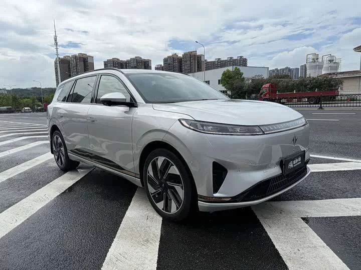 Dongfeng eπ008