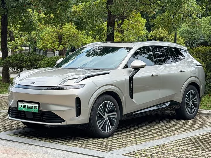 Lynk & Co 08 EM-P