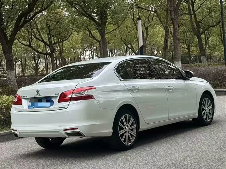 Peugeot 408