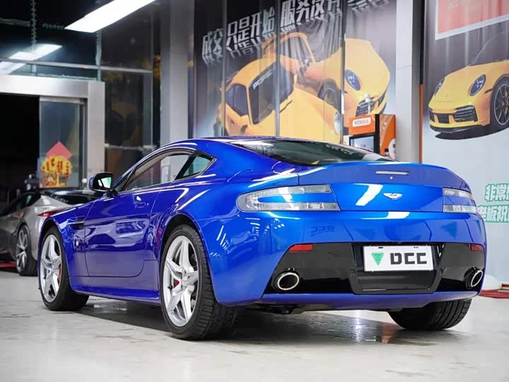 Aston Martin V8 Vantage