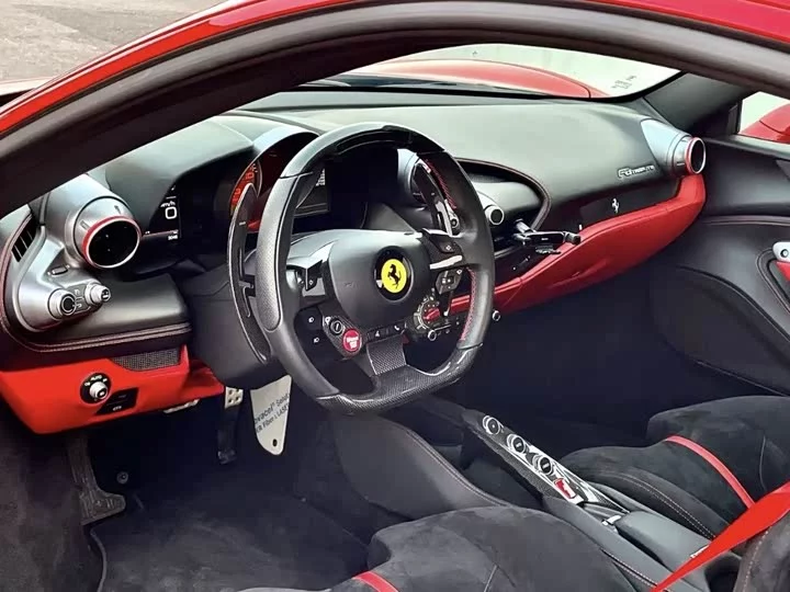 ferrari F8
