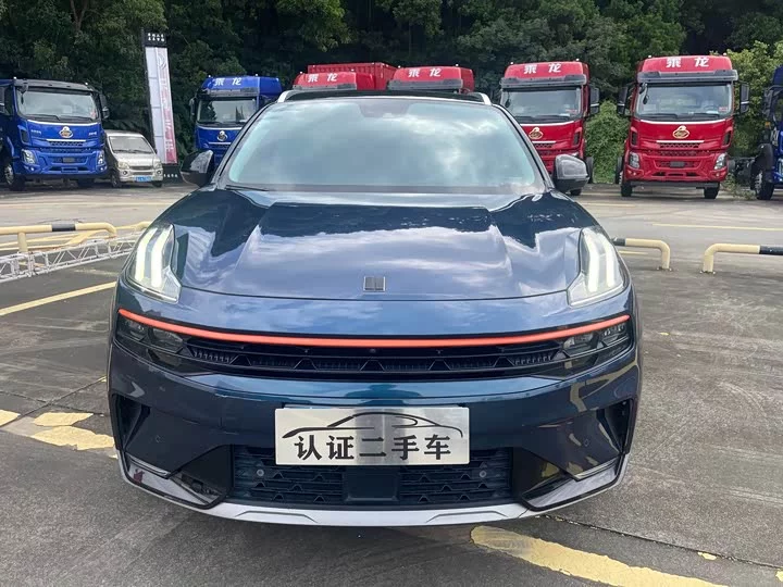 Lynk & Co 06