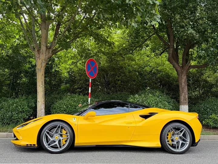 ferrari F8