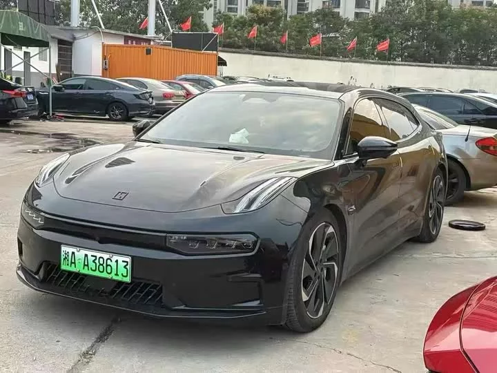 ZEEKR 001