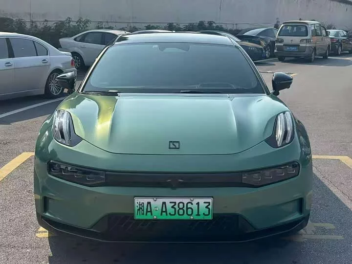 ZEEKR 001