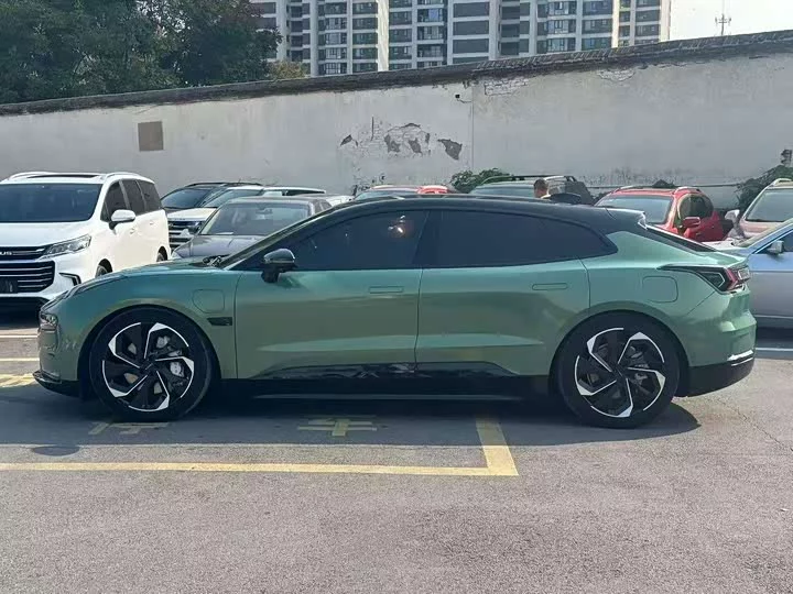 ZEEKR 001
