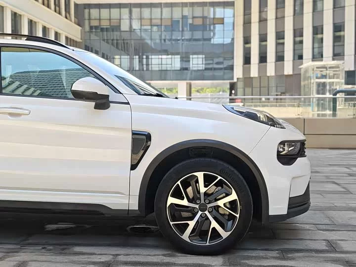 Lynk & Co 01 EM-P
