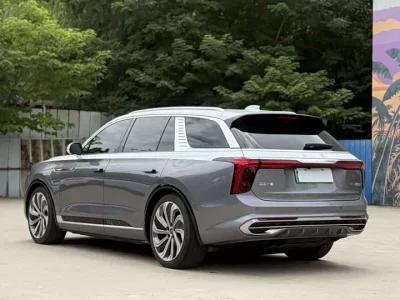 Hongqi E-HS9