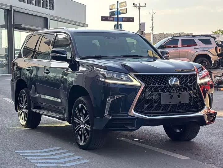 Lexus LX