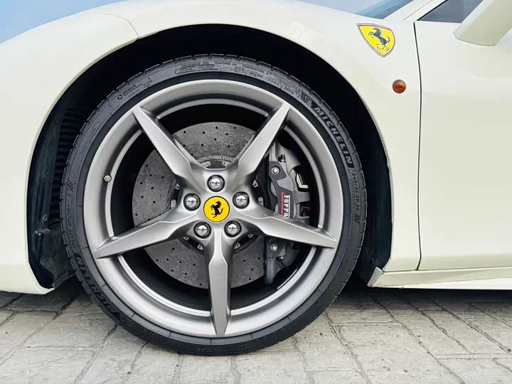ferrari 488