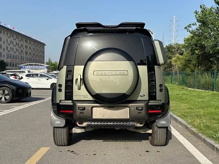 Land Rover guard