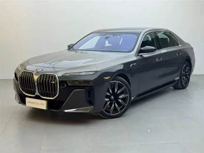 BMW i7 M70L