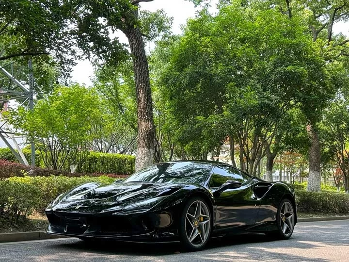 ferrari F8