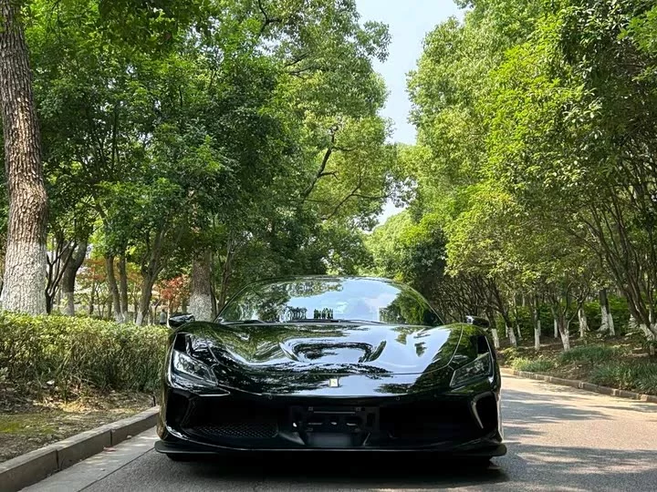 ferrari F8