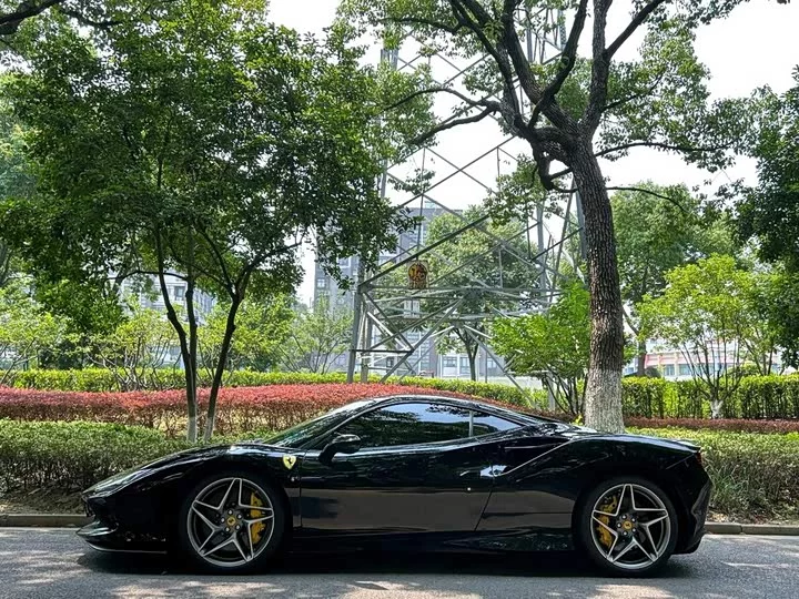 ferrari F8