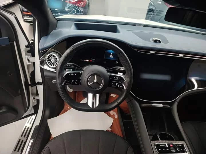 Mercedes-Benz EQE SUV
