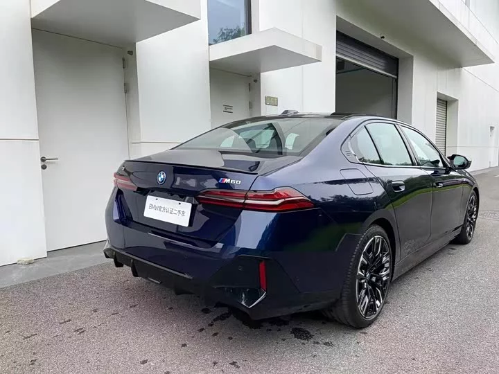 BMW i5 M60