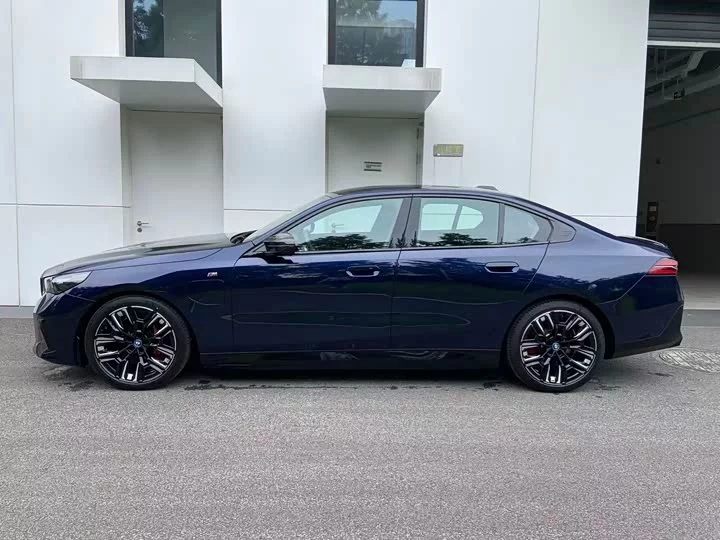 BMW i5 M60