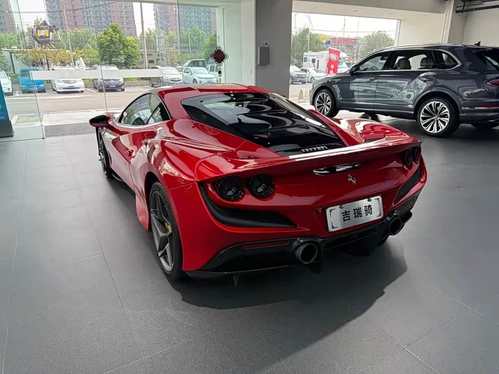 ferrari F8
