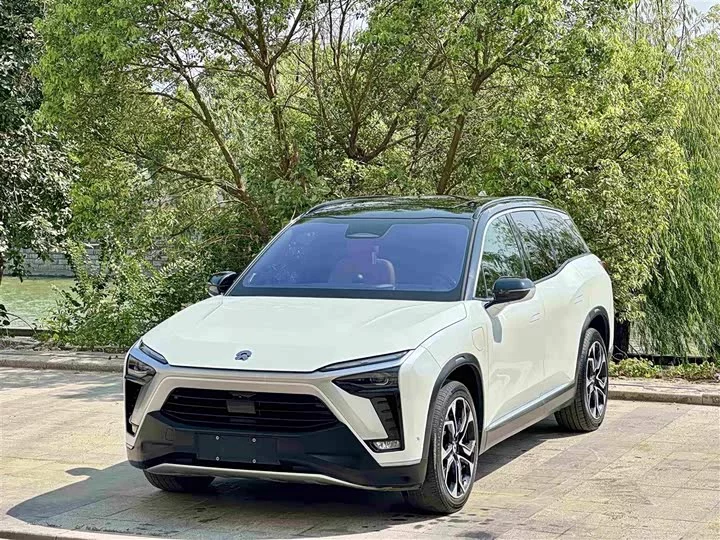 NIO ES8