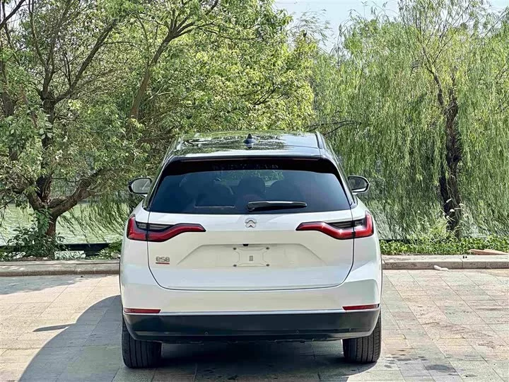 NIO ES8
