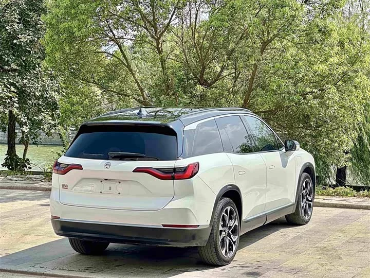 NIO ES8
