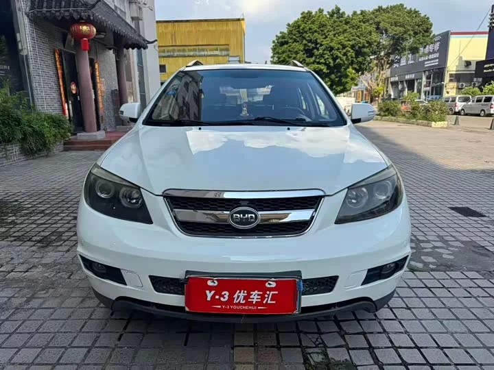 BYD S6