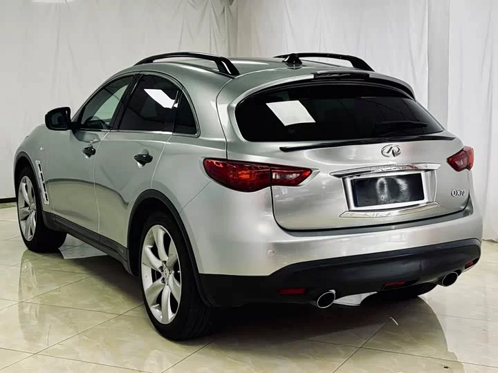 Infiniti QX70