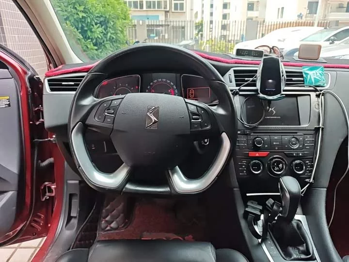 DS 4S