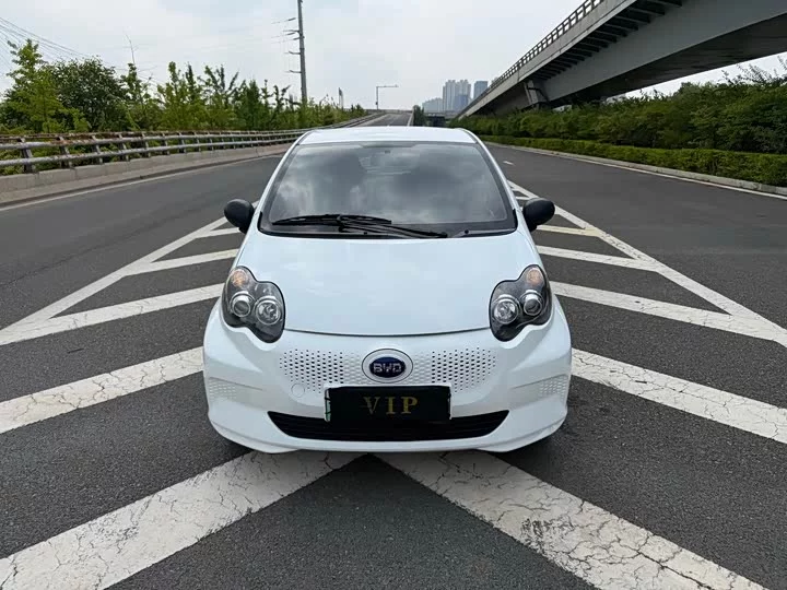 BYD e1