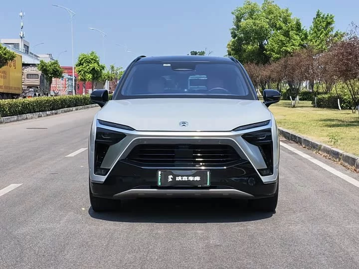 NIO ES8