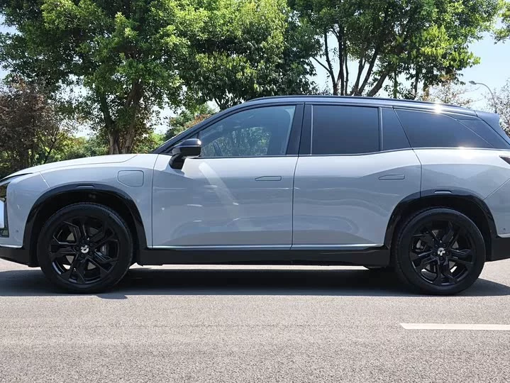 NIO ES8