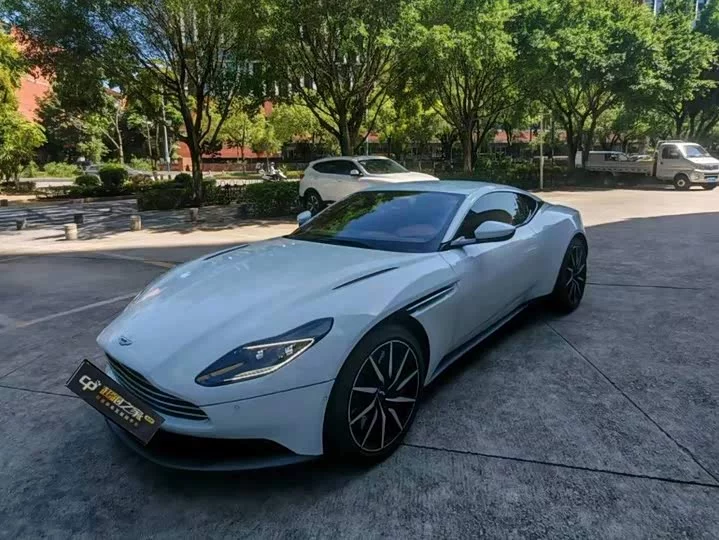 Aston Martin DB11