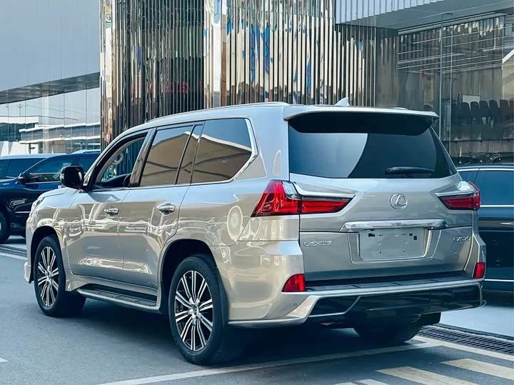 Lexus LX