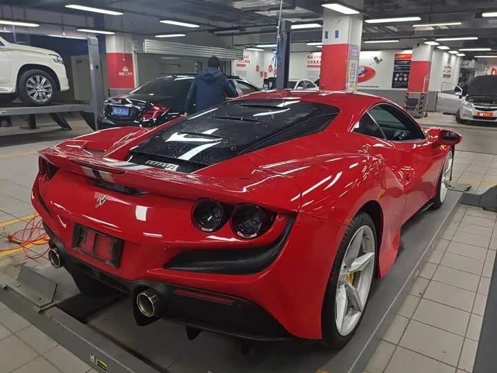 ferrari F8