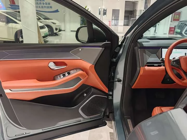 BYD Tang L
