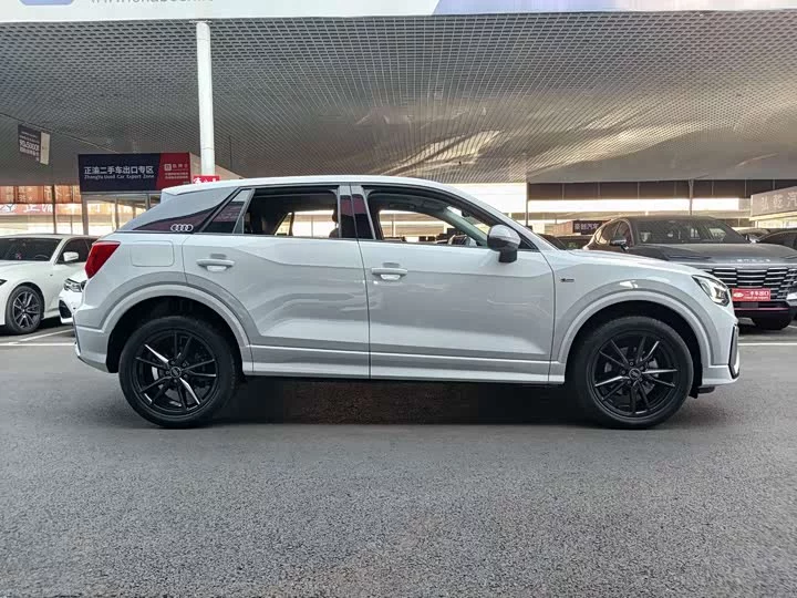 Audi Q2L