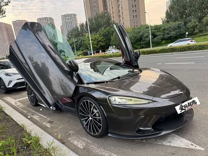 McLaren GT