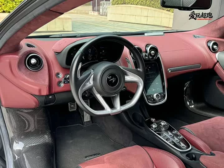 McLaren GT