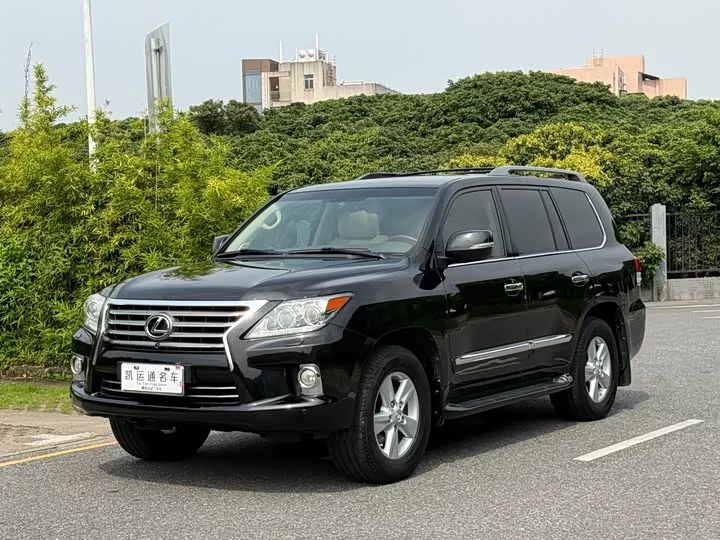Lexus LX