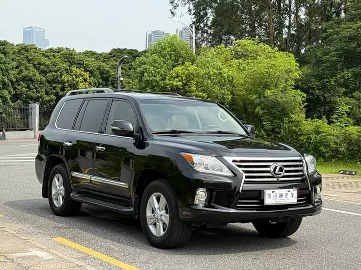 Lexus LX