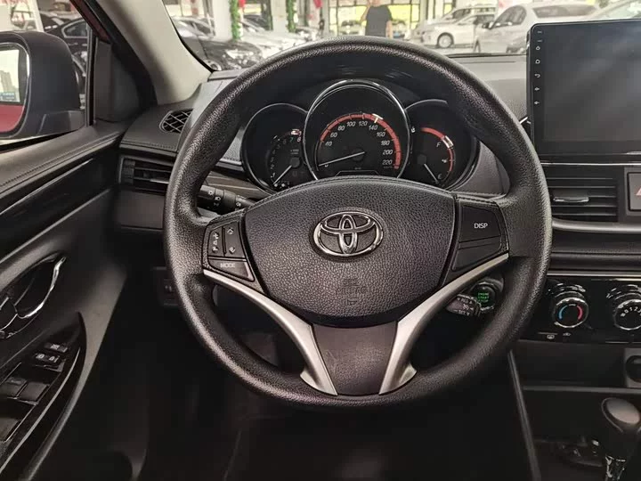 Toyota Yaris L