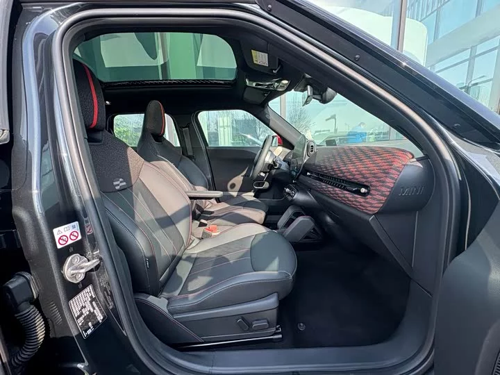 MINI ELECTRIC JCW ACEMAN
