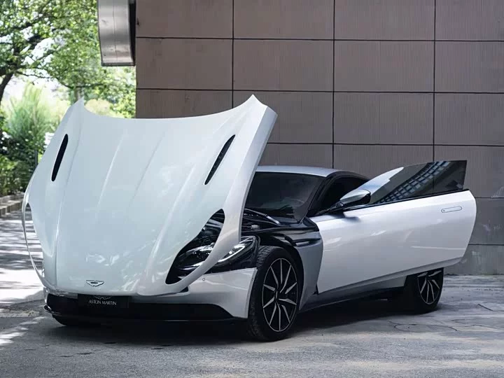Aston Martin DB11