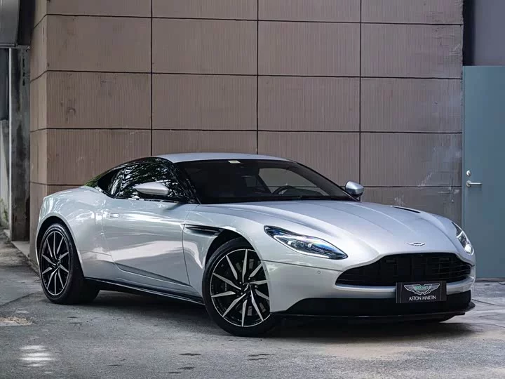 Aston Martin DB11