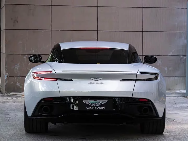 Aston Martin DB11