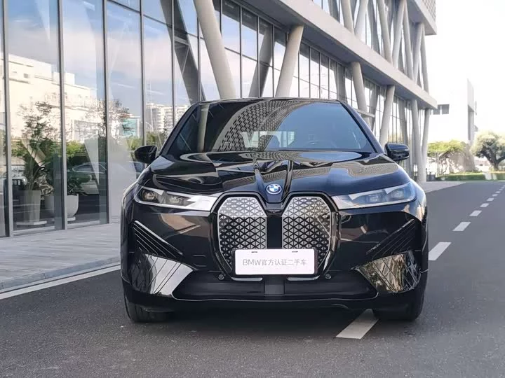 BMW iX