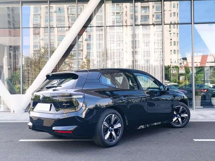 BMW iX