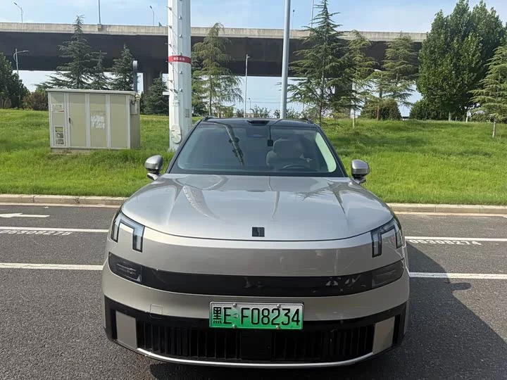 Lynk & Co 900
